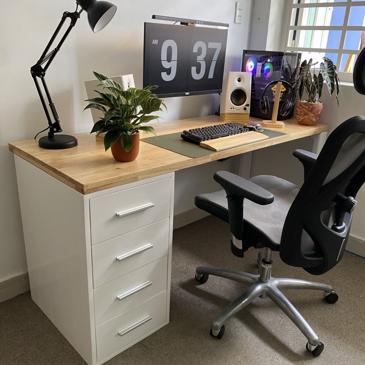 Anh chup ban IKEA loai 1 tu keo mau mix trang tu nhien